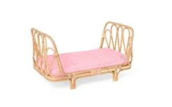 Poppie Toys Rotan Poppenbedje Met Roze Matrasje
